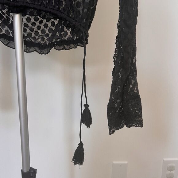 Free People Women’s Size Medium Polka Dot Sheer Veronica Top Black Lace V-neck - Picture 9 of 9